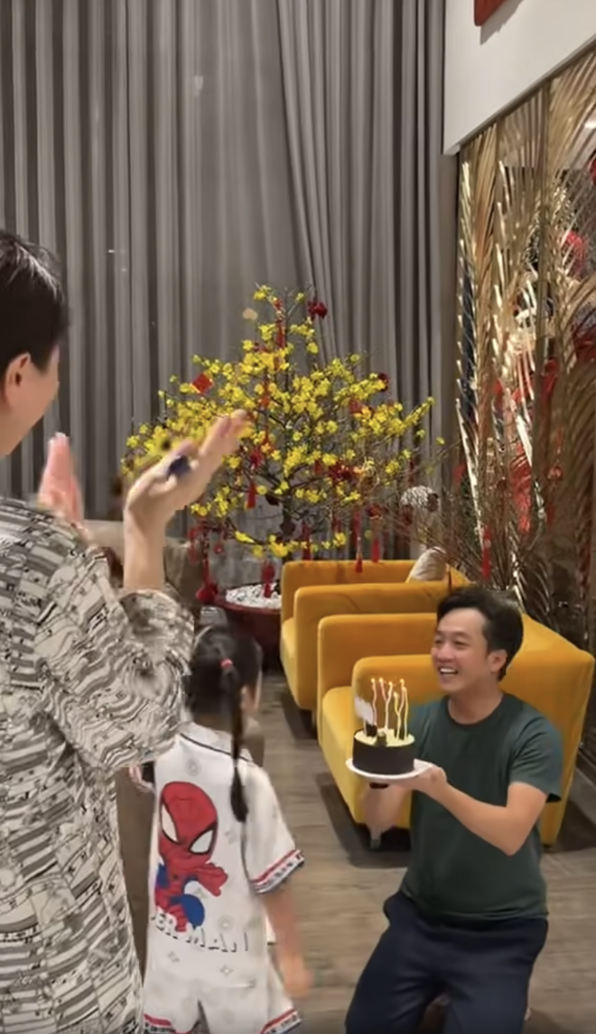 "Check-in" penthouse, biệt thự hội nhà giàu 27 Tết: Đường đua trang trí Tết chính thức tăng tốc! - Ảnh 4.