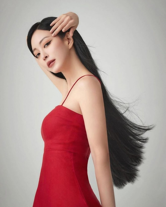 "Người đẹp xấu tính" bị 3 triệu người đuổi khỏi showbiz, bỏ hết tất cả đưa tình trẻ kém 10 tuổi sang Mỹ "lánh bão"- Ảnh 1.