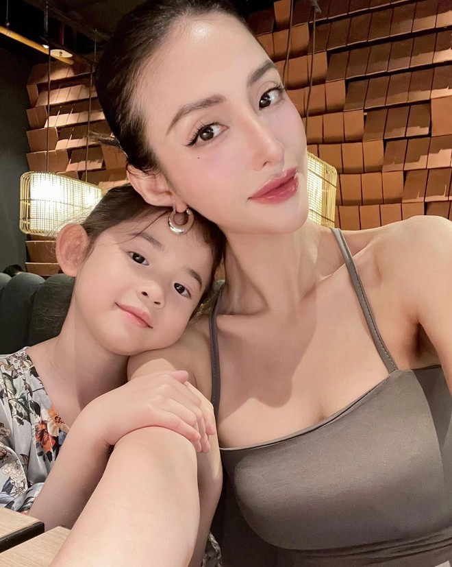 Tình cũ Trấn Thành xách túi Hermès trăm triệu trong màn tái ngộ, vẫn không là gì với 1 thứ phải gọi là quá sang!- Ảnh 8. Tình cũ Trấn Thành xách túi Hermès trăm triệu trong màn tái ngộ, vẫn không là gì với 1 thứ phải gọi là quá sang!- Ảnh 8.