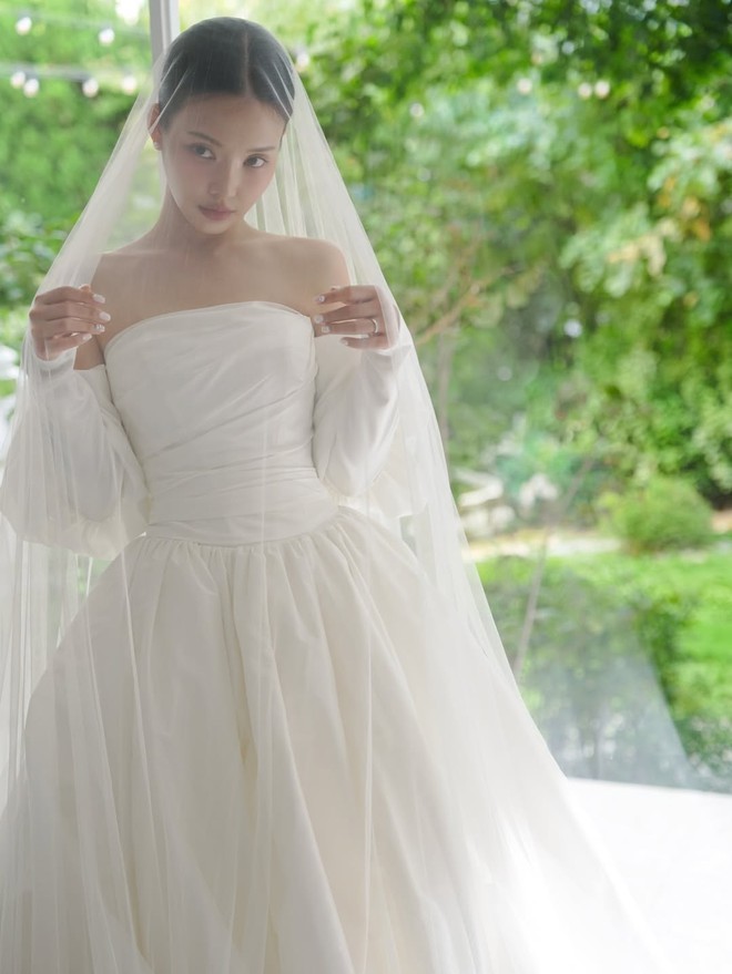 Tin vui ngày 28 Tết: Cặp ca sĩ - quản lý quán cafe bất ngờ tung ảnh cưới, hé lộ luôn ngày lên xe hoa- Ảnh 1.