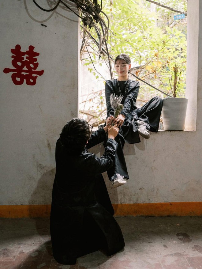 Rapper Vbiz tung trọn bộ ảnh đám hỏi độc lạ bên bạn gái quản lý- Ảnh 6.