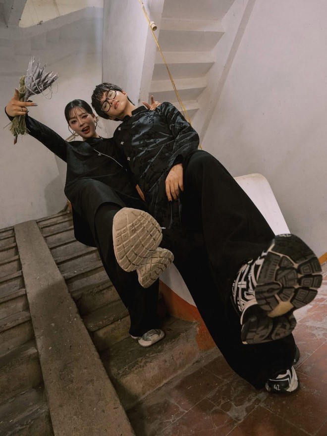 Rapper Vbiz tung trọn bộ ảnh đám hỏi độc lạ bên bạn gái quản lý- Ảnh 7.