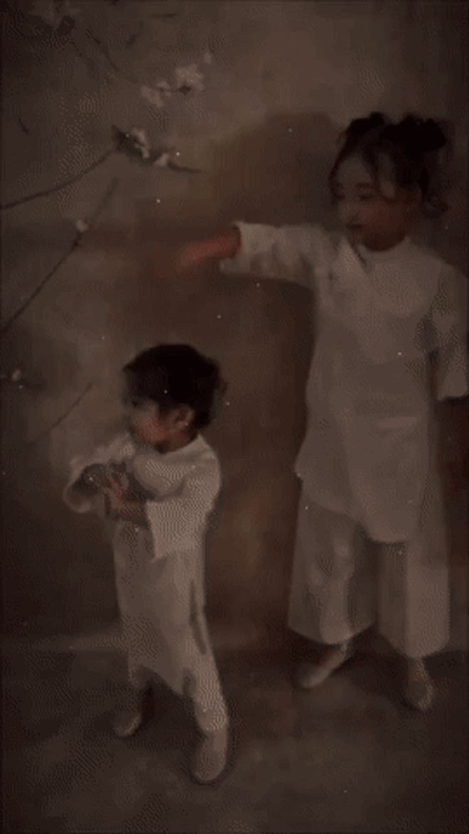 "Lên con nhạc Tết" cho Lisa-Anna nhà Khánh Thi - Phan Hiển: Visual tiểu công chúa xinh quá đi mất, nhảy cũng cực yêu - Ảnh 1.