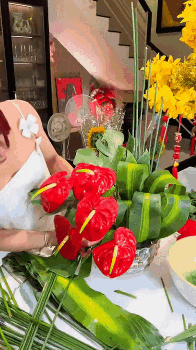 Diệp Lâm Anh cắm hoa Tết khiến 3 triệu người dụi mắt: “Sao bảo ông trời không cho ai tất cả?” - Ảnh 4.