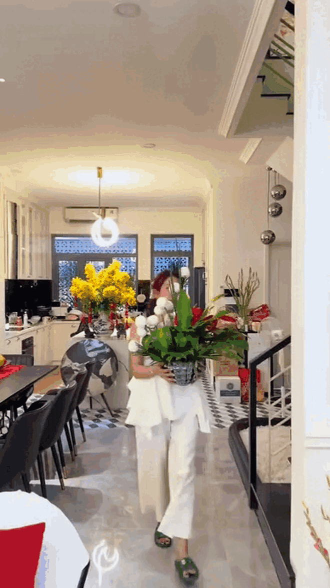Diệp Lâm Anh cắm hoa Tết khiến 3 triệu người dụi mắt: “Sao bảo ông trời không cho ai tất cả?” - Ảnh 6.