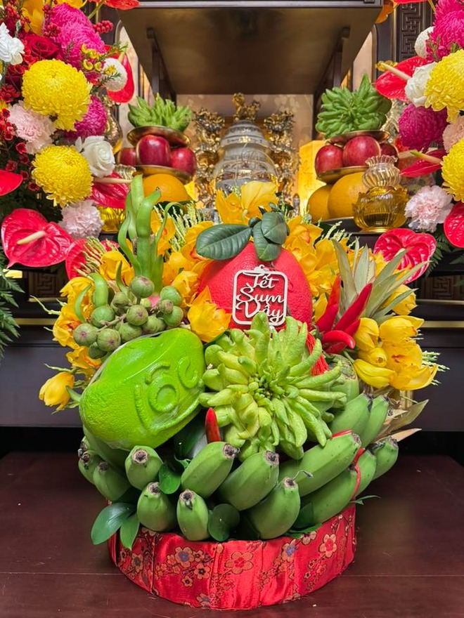 Mùng 1 Tết ngắm ban thờ gia tiên đẹp chấn động: Đúng lễ nghi chuẩn phong thuỷ, cả cõi mạng cùng trầm trồ- Ảnh 6.