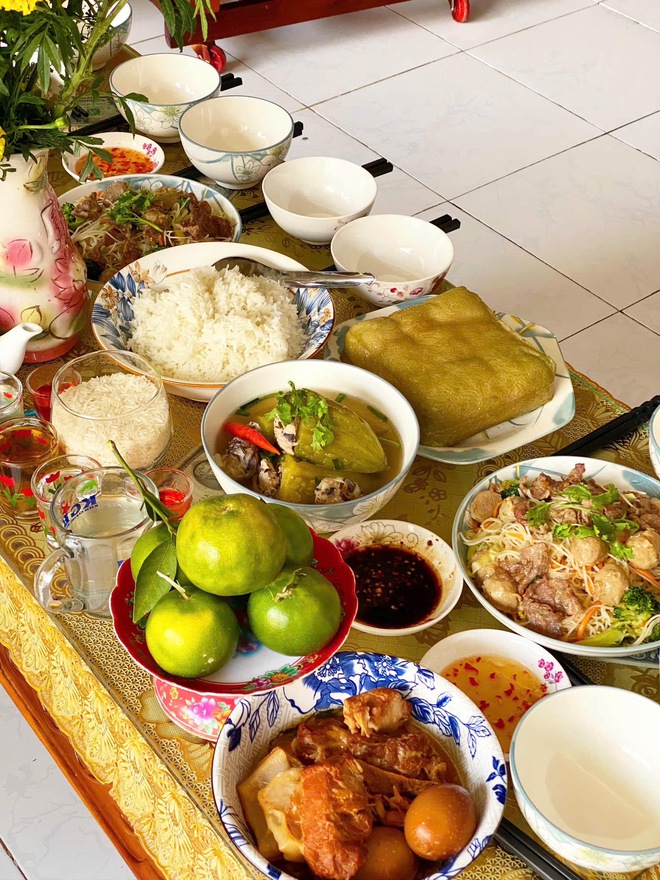 29 Tết, loạt siêu phẩm cơm tất niên trình làng: Hà Tĩnh cúng mực, Hải Phòng có chả rươi- Ảnh 18.