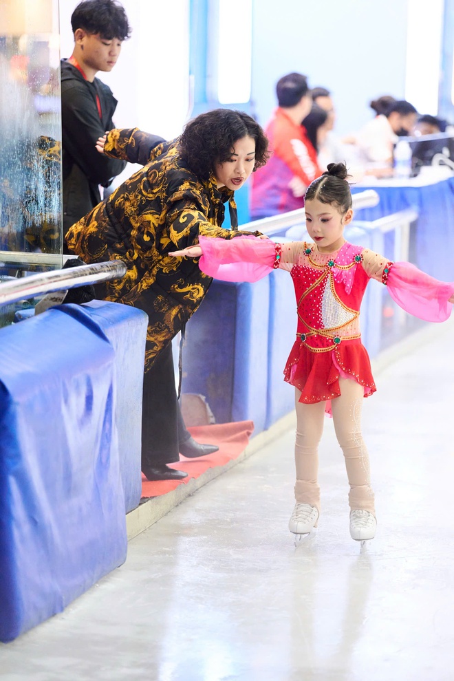 Chiêu Linh: "Thiên thần sân băng" gói ghém mười năm đơn độc, để thắp lửa cho những bàn chân chưa một lần chạm băng- Ảnh 13.