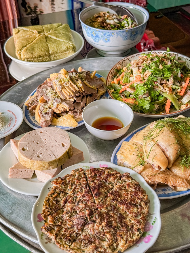 29 Tết, loạt siêu phẩm cơm tất niên trình làng: Hà Tĩnh cúng mực, Hải Phòng có chả rươi- Ảnh 5.