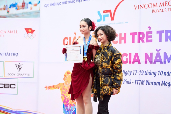 Chiêu Linh: "Thiên thần sân băng" gói ghém mười năm đơn độc, để thắp lửa cho những bàn chân chưa một lần chạm băng- Ảnh 10.