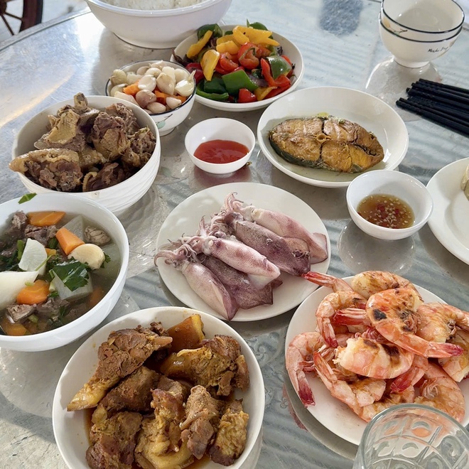 29 Tết, loạt siêu phẩm cơm tất niên trình làng: Hà Tĩnh cúng mực, Hải Phòng có chả rươi- Ảnh 8.