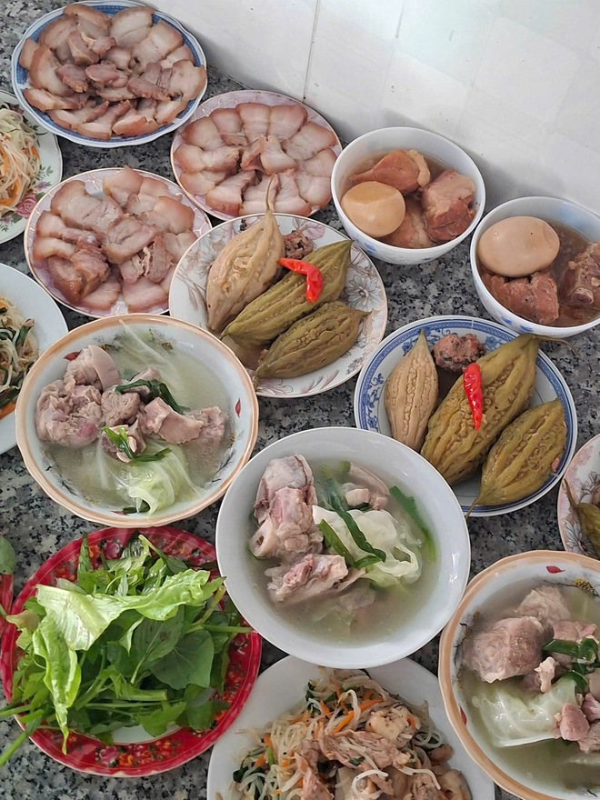 29 Tết, loạt siêu phẩm cơm tất niên trình làng: Hà Tĩnh cúng mực, Hải Phòng có chả rươi- Ảnh 12.