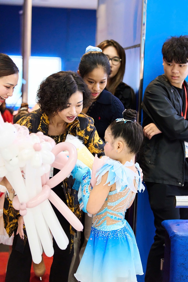 Chiêu Linh: "Thiên thần sân băng" gói ghém mười năm đơn độc, để thắp lửa cho những bàn chân chưa một lần chạm băng- Ảnh 12.