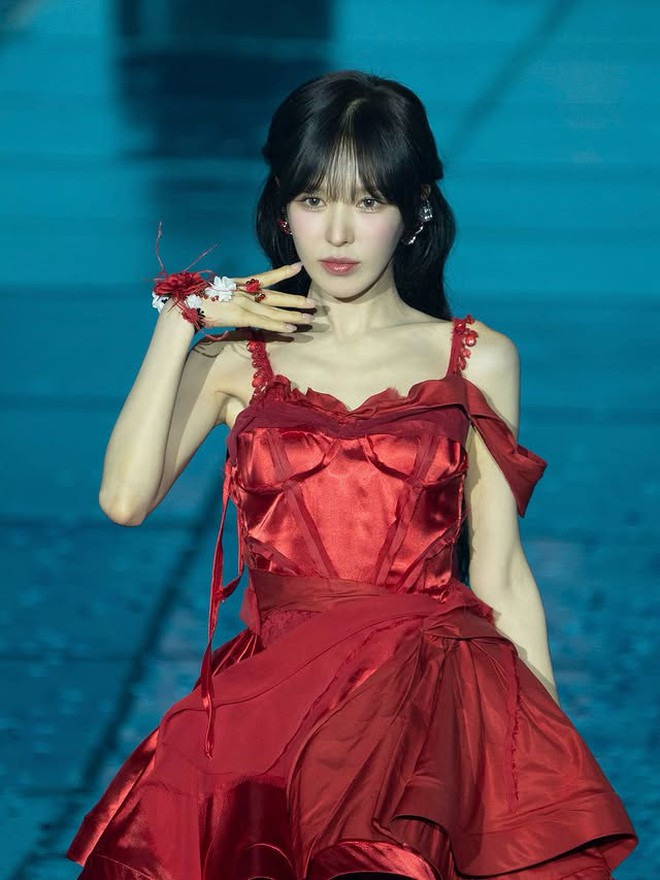 Phát hoảng thân hình "cò hương" của 1 nữ ca sĩ trong dịp đón năm mới- Ảnh 3. Phát hoảng thân hình "cò hương" của 1 nữ ca sĩ trong dịp đón năm mới- Ảnh 3.