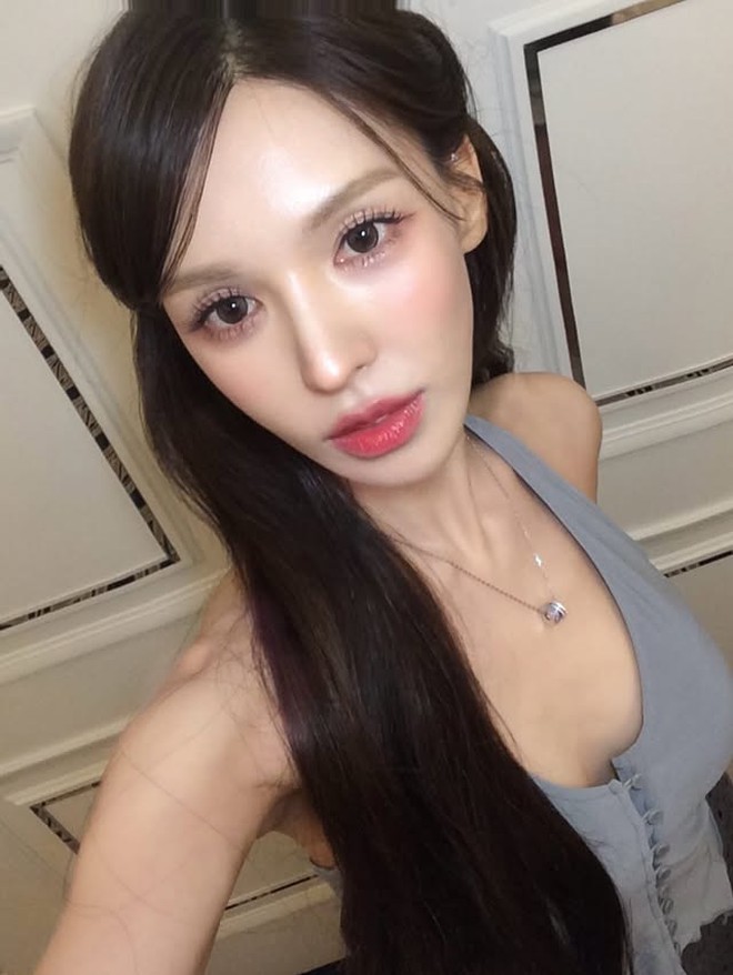 Phát hoảng thân hình "cò hương" của 1 nữ ca sĩ trong dịp đón năm mới- Ảnh 2. Phát hoảng thân hình "cò hương" của 1 nữ ca sĩ trong dịp đón năm mới- Ảnh 2.