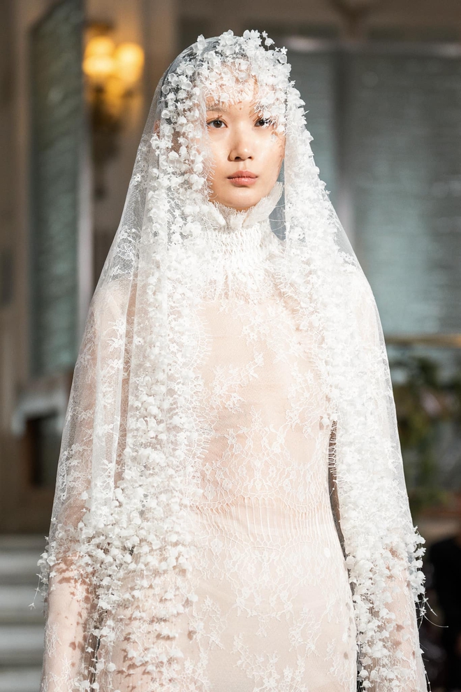 &ldquo;M&atilde;&rdquo; Đ&aacute;o Th&agrave;nh C&ocirc;ng: Thời trang Việt Nam đang phi nước đại tr&ecirc;n những đại lộ lớn nhất thế giới- Ảnh 22.