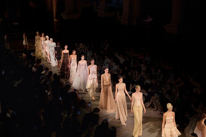 “Mã” Đáo Thành Công: Thời trang Việt Nam đang phi nước đại trên những đại lộ lớn nhất thế giới- Ảnh 20. “Mã” Đáo Thành Công: Thời trang Việt Nam đang phi nước đại trên những đại lộ lớn nhất thế giới- Ảnh 20.