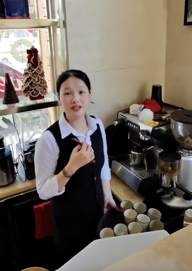 1 hành động của vị khách Tây khiến nhiều người Việt há hốc, liên tục cảm ơn rối rít - Ảnh 3.