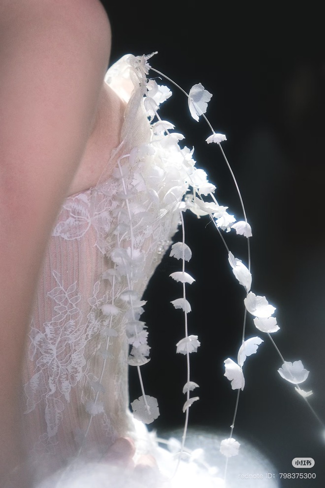 “Mã” Đáo Thành Công: Thời trang Việt Nam đang phi nước đại trên những đại lộ lớn nhất thế giới- Ảnh 11. “Mã” Đáo Thành Công: Thời trang Việt Nam đang phi nước đại trên những đại lộ lớn nhất thế giới- Ảnh 11.