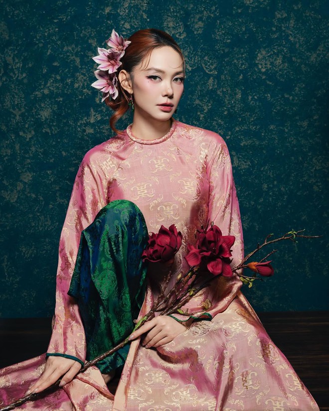 “Phú bà" đẹp nức tiếng Vbiz dùng Hermès làm hũ tài lộc năm mới: Sang cỡ này còn sợ gì không phất!- Ảnh 7. “Phú bà" đẹp nức tiếng Vbiz dùng Hermès làm hũ tài lộc năm mới: Sang cỡ này còn sợ gì không phất!- Ảnh 7.