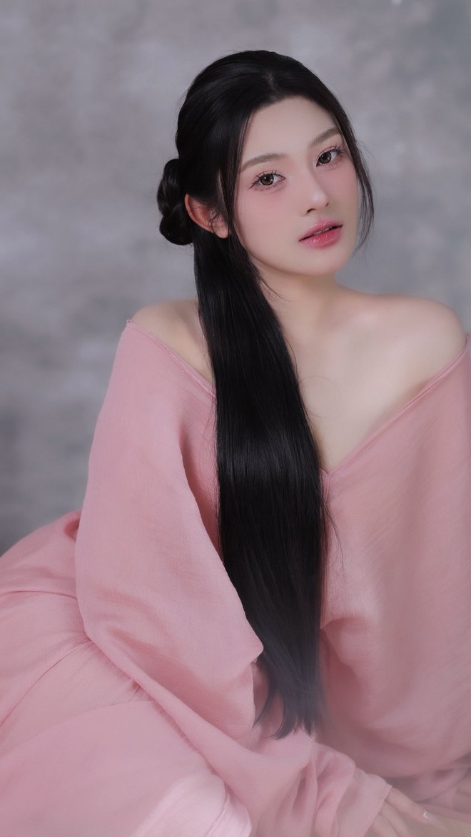 Diễn viên Thanh Sơn đang hẹn hò với Hoa khôi kém 15 tuổi?- Ảnh 4. Diễn viên Thanh Sơn đang hẹn hò với Hoa khôi kém 15 tuổi?- Ảnh 4.