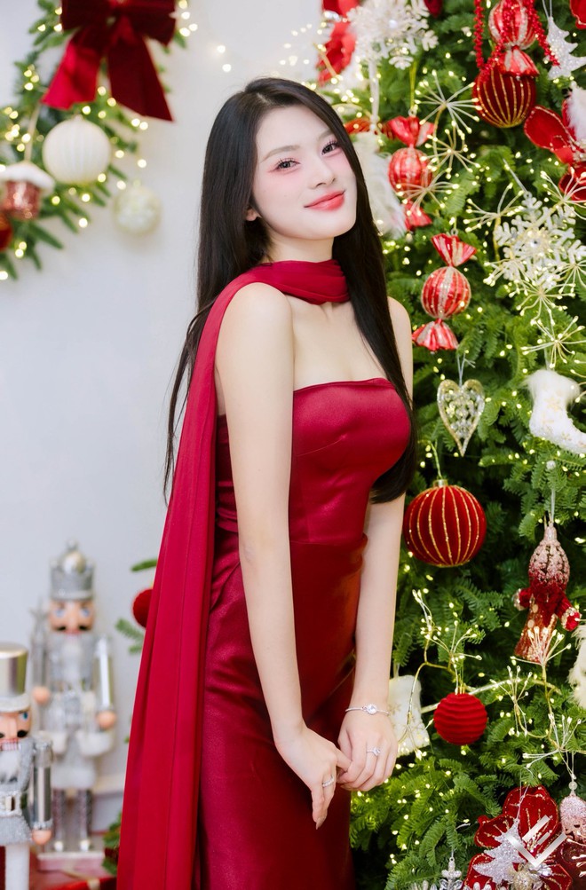 Diễn viên Thanh Sơn đang hẹn hò với Hoa khôi kém 15 tuổi?- Ảnh 3. Diễn viên Thanh Sơn đang hẹn hò với Hoa khôi kém 15 tuổi?- Ảnh 3.