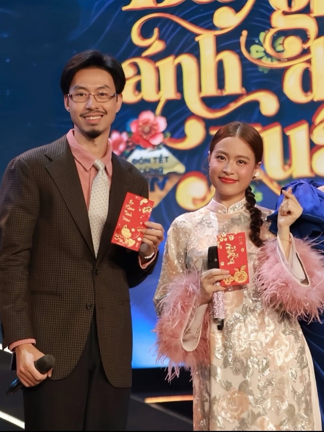 Cái Tết của Đen Vâu và Hoàng Thuỳ Linh- Ảnh 7.