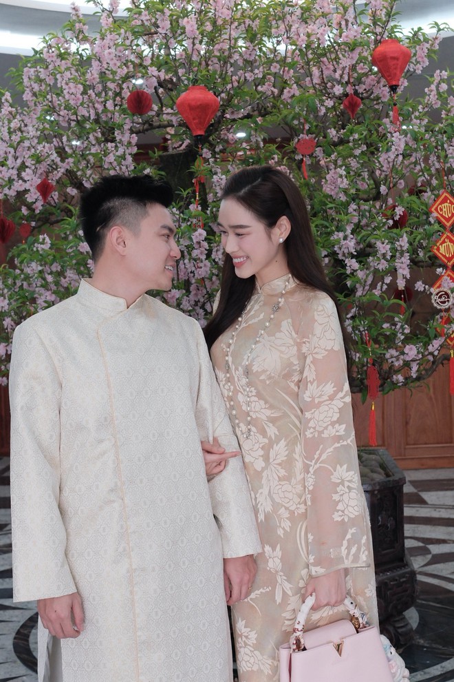 Tiên Nguyễn, Đỗ Hà, Hương Liên: Chấm điểm Tết đầu làm dâu của hội mỹ nhân Việt- Ảnh 7. Tiên Nguyễn, Đỗ Hà, Hương Liên: Chấm điểm Tết đầu làm dâu của hội mỹ nhân Việt- Ảnh 7.