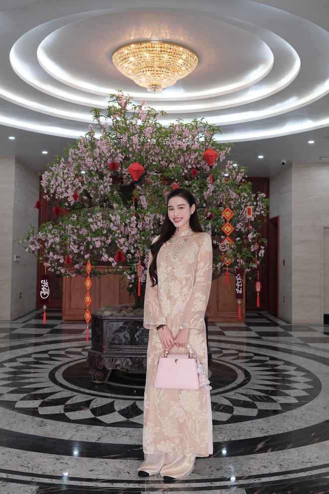 Tiên Nguyễn, Đỗ Hà, Hương Liên: Chấm điểm Tết đầu làm dâu của hội mỹ nhân Việt- Ảnh 8. Tiên Nguyễn, Đỗ Hà, Hương Liên: Chấm điểm Tết đầu làm dâu của hội mỹ nhân Việt- Ảnh 8.