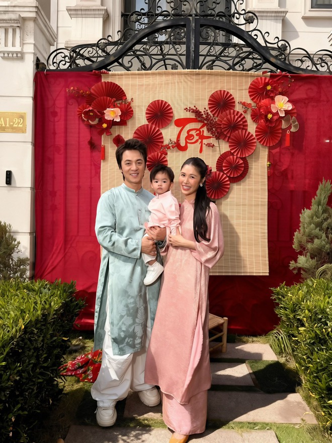 Nghệ sĩ Việt đón Tết 2026: Decor nhà đẹp như tranh, góc nào cũng có thể trở thành background "sống ảo"- Ảnh 13.