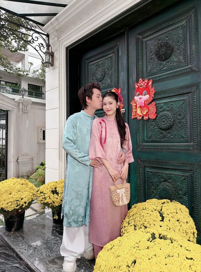 Nghệ sĩ Việt đón Tết 2026: Decor nhà đẹp như tranh, góc nào cũng có thể trở thành background "sống ảo"- Ảnh 14.