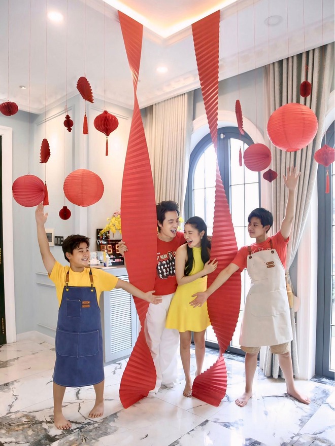 Nghệ sĩ Việt đón Tết 2026: Decor nhà đẹp như tranh, góc nào cũng có thể trở thành background "sống ảo"- Ảnh 15.