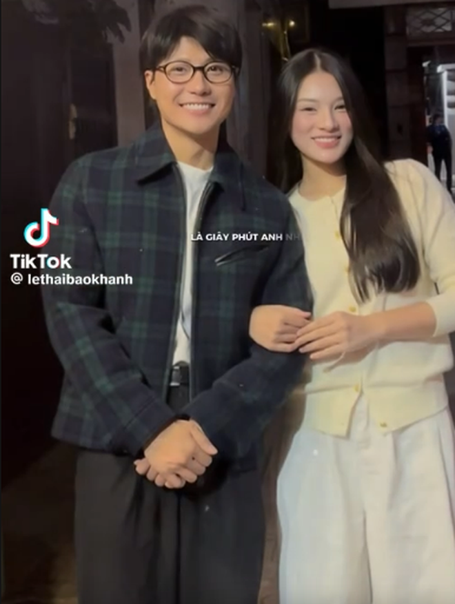 Diễn viên Thanh Sơn đang hẹn hò với Hoa khôi kém 15 tuổi?- Ảnh 6. Diễn viên Thanh Sơn đang hẹn hò với Hoa khôi kém 15 tuổi?- Ảnh 6.