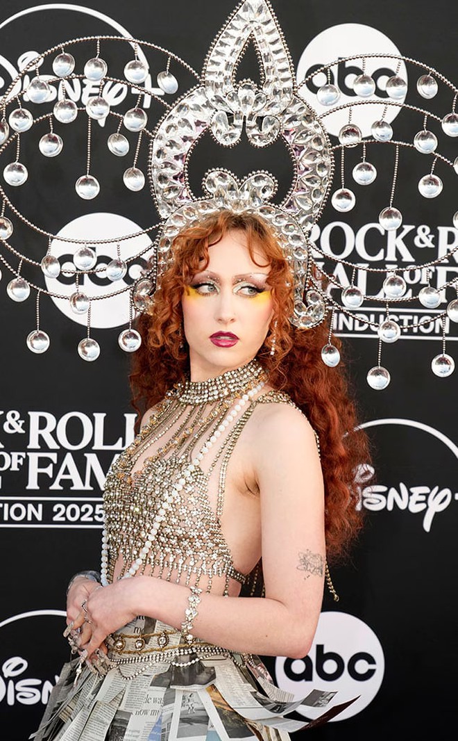 Thảm đỏ Grammy xuất hiện váy khoe thân phản cảm, nản nhất là cách che vòng 1 quá lố lăng- Ảnh 7.