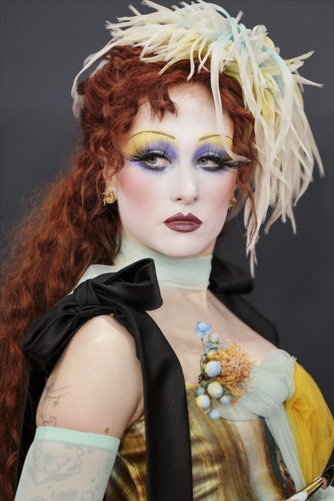 Thảm đỏ Grammy xuất hiện váy khoe thân phản cảm, nản nhất là cách che vòng 1 quá lố lăng- Ảnh 6.