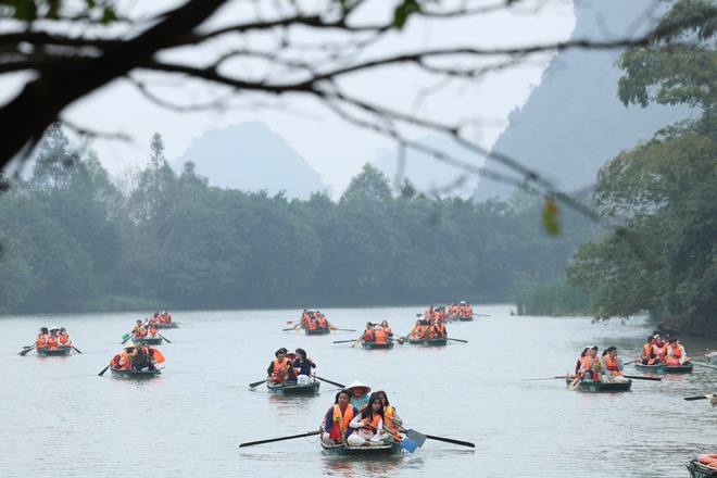 Di sản Tràng An (Ninh Bình) ra thông báo khẩn giữa mùng 4 Tết- Ảnh 3.