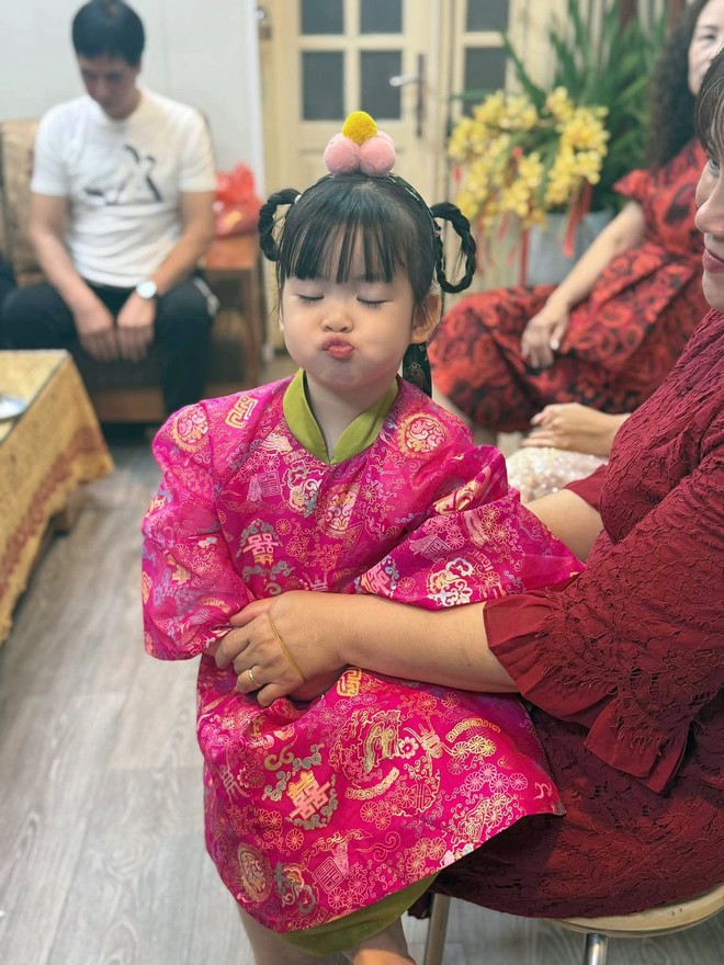 Ái nữ Đỗ Mỹ Linh đúng chất tiểu thư "sinh ra ở vạch đích", check-in đáng yêu trước biệt thự trăm tỷ nhà bầu Hiển - Ảnh 4.