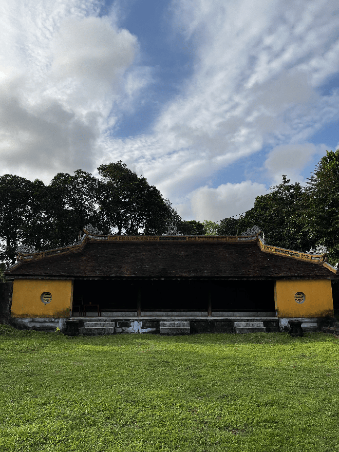 Mùng 7 đi làm trở lại nhưng mùng 10 vẫn ôm laptop và "khai xuân" một mình trong khách sạn ở Huế - Ảnh 7.