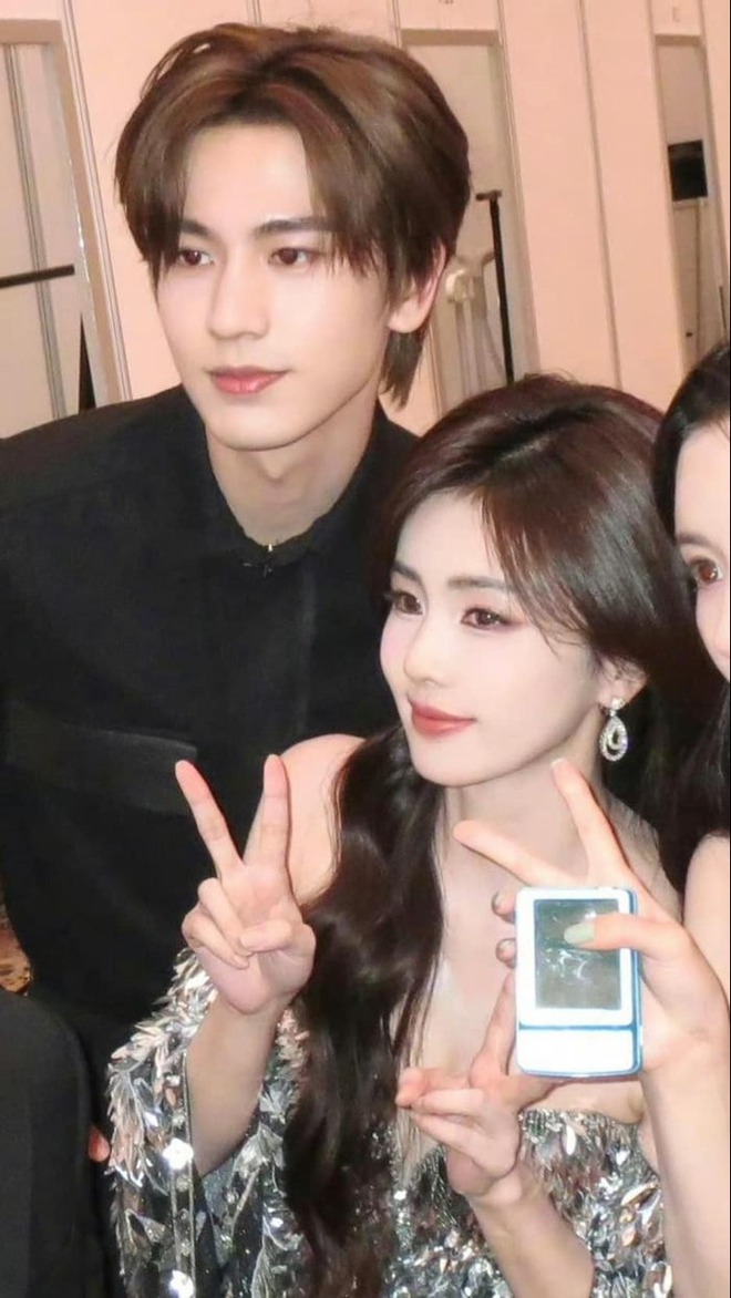 Bắt gặp cặp diễn viên hot nhất năm 2025 "trốn" sang Hàn hẹn hò, nghi từ bạn thân nay đã thành người yêu- Ảnh 11. Bắt gặp cặp diễn viên hot nhất năm 2025 "trốn" sang Hàn hẹn hò, nghi từ bạn thân nay đã thành người yêu- Ảnh 11.