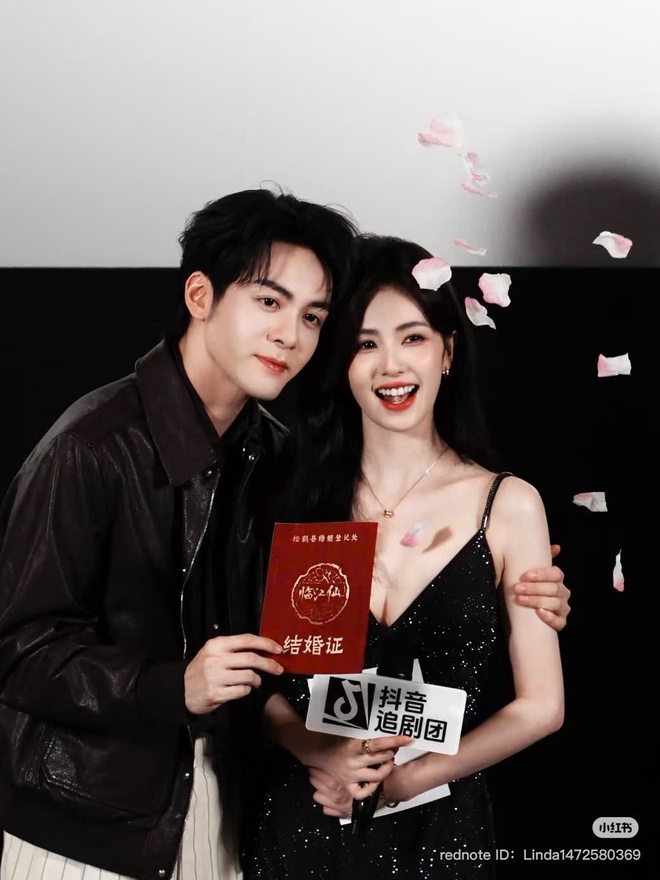 Bắt gặp cặp diễn viên hot nhất năm 2025 "trốn" sang Hàn hẹn hò, nghi từ bạn thân nay đã thành người yêu- Ảnh 7. Bắt gặp cặp diễn viên hot nhất năm 2025 "trốn" sang Hàn hẹn hò, nghi từ bạn thân nay đã thành người yêu- Ảnh 7.