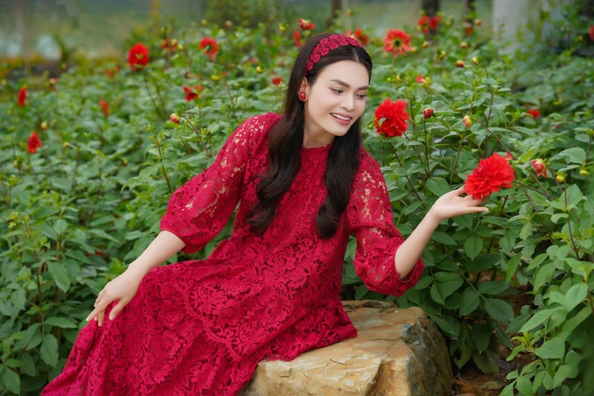 Nữ NSND trẻ nhất Việt Nam đón Tết rực rỡ trong biệt phủ 8000m²- Ảnh 12.