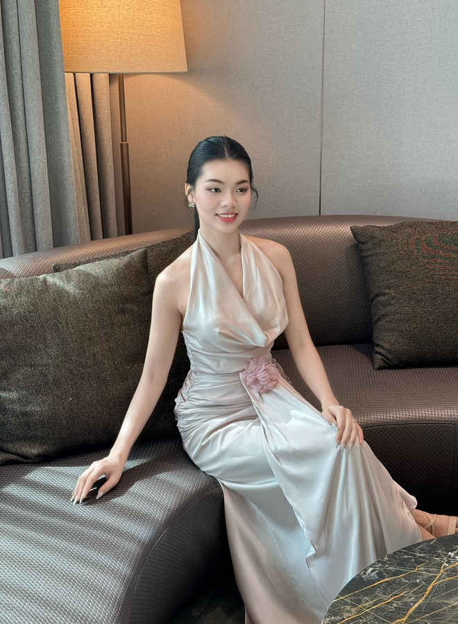 Xuân Bắc U23 Việt Nam bất ngờ tay trong tay với gái đẹp từng thi hoa hậu giữa lúc chuyện tình cảm gây xôn xao- Ảnh 4. Xuân Bắc U23 Việt Nam bất ngờ tay trong tay với gái đẹp từng thi hoa hậu giữa lúc chuyện tình cảm gây xôn xao- Ảnh 4.