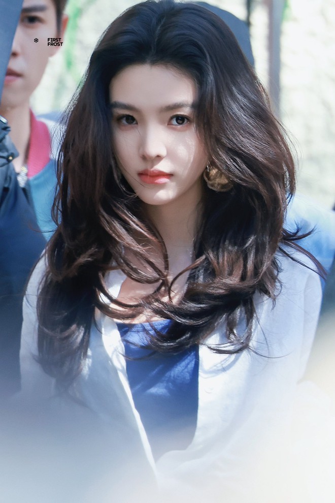 Mỹ nhân mang gương mặt định hình thẩm mỹ phim ngôn tình: Visual tuyệt tác nghệ thuật, cho tiền không ai dám chê- Ảnh 2. Mỹ nhân mang gương mặt định hình thẩm mỹ phim ngôn tình: Visual tuyệt tác nghệ thuật, cho tiền không ai dám chê- Ảnh 2.