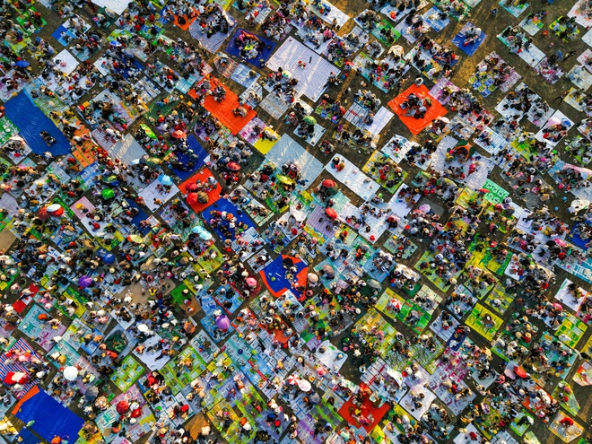 1 nơi ở Việt Nam hút gần 157.000 lượt khách trong 1 ngày, ken đặc người "cắm trại" ngay đầu năm mới - Ảnh 3.