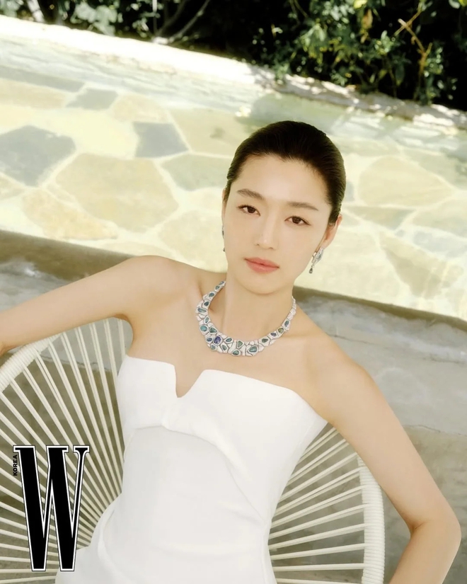 Không thể tin đây là "mợ chảnh" Jeon Ji Hyun ở tuổi 45- Ảnh 6. Không thể tin đây là "mợ chảnh" Jeon Ji Hyun ở tuổi 45- Ảnh 6.