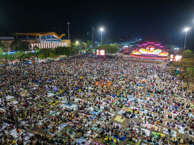 1 nơi ở Việt Nam hút gần 157.000 lượt khách trong 1 ngày, ken đặc người "cắm trại" ngay đầu năm mới - Ảnh 7.