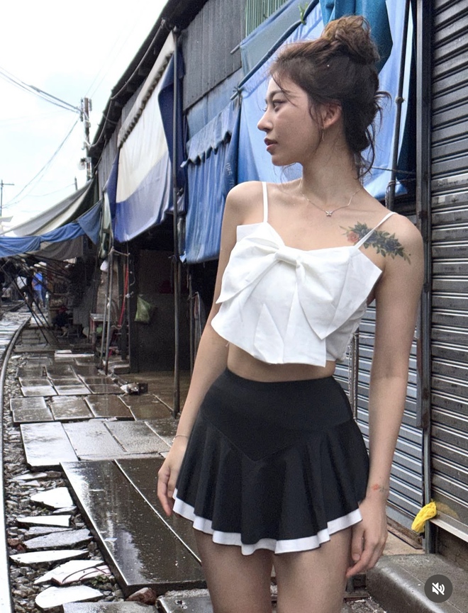 Nữ pháp sư Gen Z đang khiến cả cõi mạng phải ồn: Mẹ 1 con nhưng body không thua gì idol- Ảnh 10. Nữ pháp sư Gen Z đang khiến cả cõi mạng phải ồn: Mẹ 1 con nhưng body không thua gì idol- Ảnh 10.