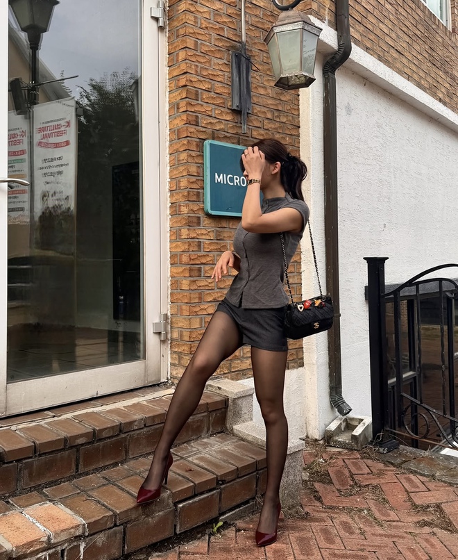 Nữ pháp sư Gen Z đang khiến cả cõi mạng phải ồn: Mẹ 1 con nhưng body không thua gì idol- Ảnh 13. Nữ pháp sư Gen Z đang khiến cả cõi mạng phải ồn: Mẹ 1 con nhưng body không thua gì idol- Ảnh 13.