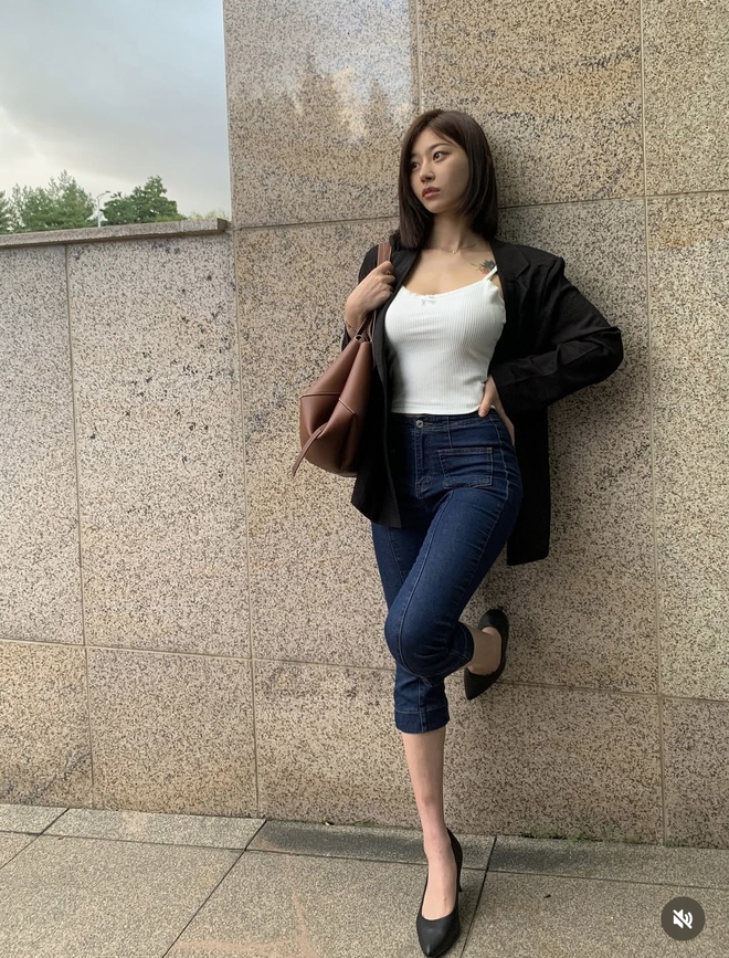 Nữ pháp sư Gen Z đang khiến cả cõi mạng phải ồn: Mẹ 1 con nhưng body không thua gì idol- Ảnh 14. Nữ pháp sư Gen Z đang khiến cả cõi mạng phải ồn: Mẹ 1 con nhưng body không thua gì idol- Ảnh 14.