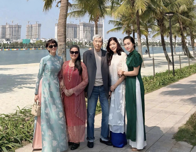 Văn Hậu du xuân cùng nhà vợ, mẹ Doãn Hải My gây sốt vì visual trẻ đẹp, một chín một mười với con  - Ảnh 10.